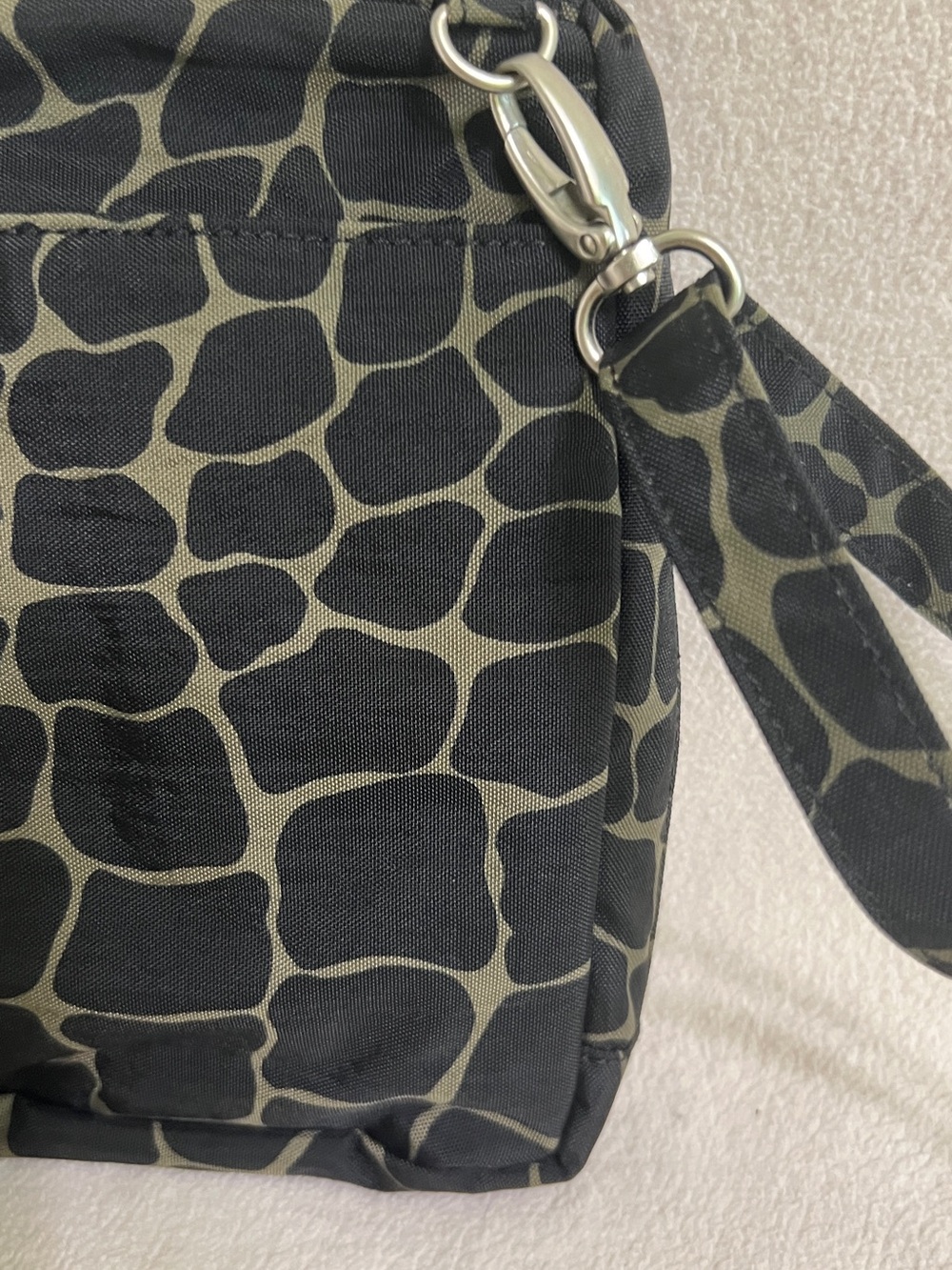 Baggallini Black Giraffe Print Crossbody Bag Small Water Resistant - Picture 7 of 16
